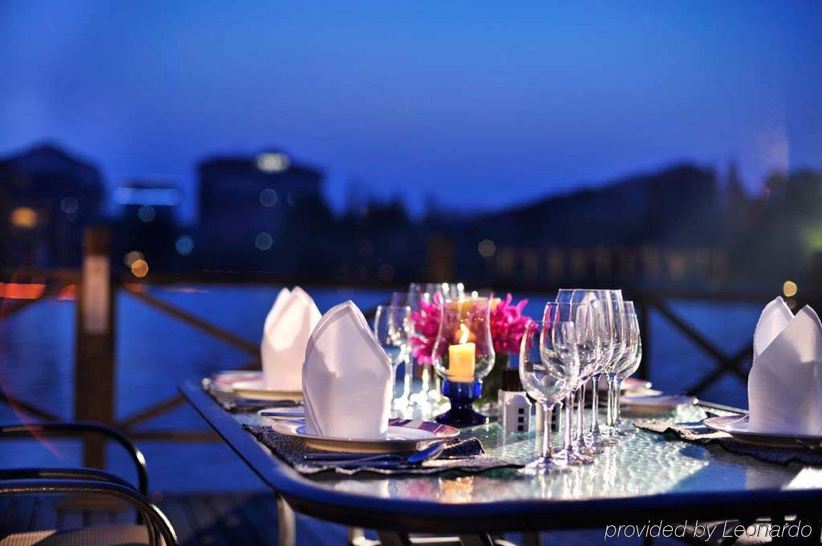 Crowne Plaza Hangzhou Xanadu Resort المطعم الصورة