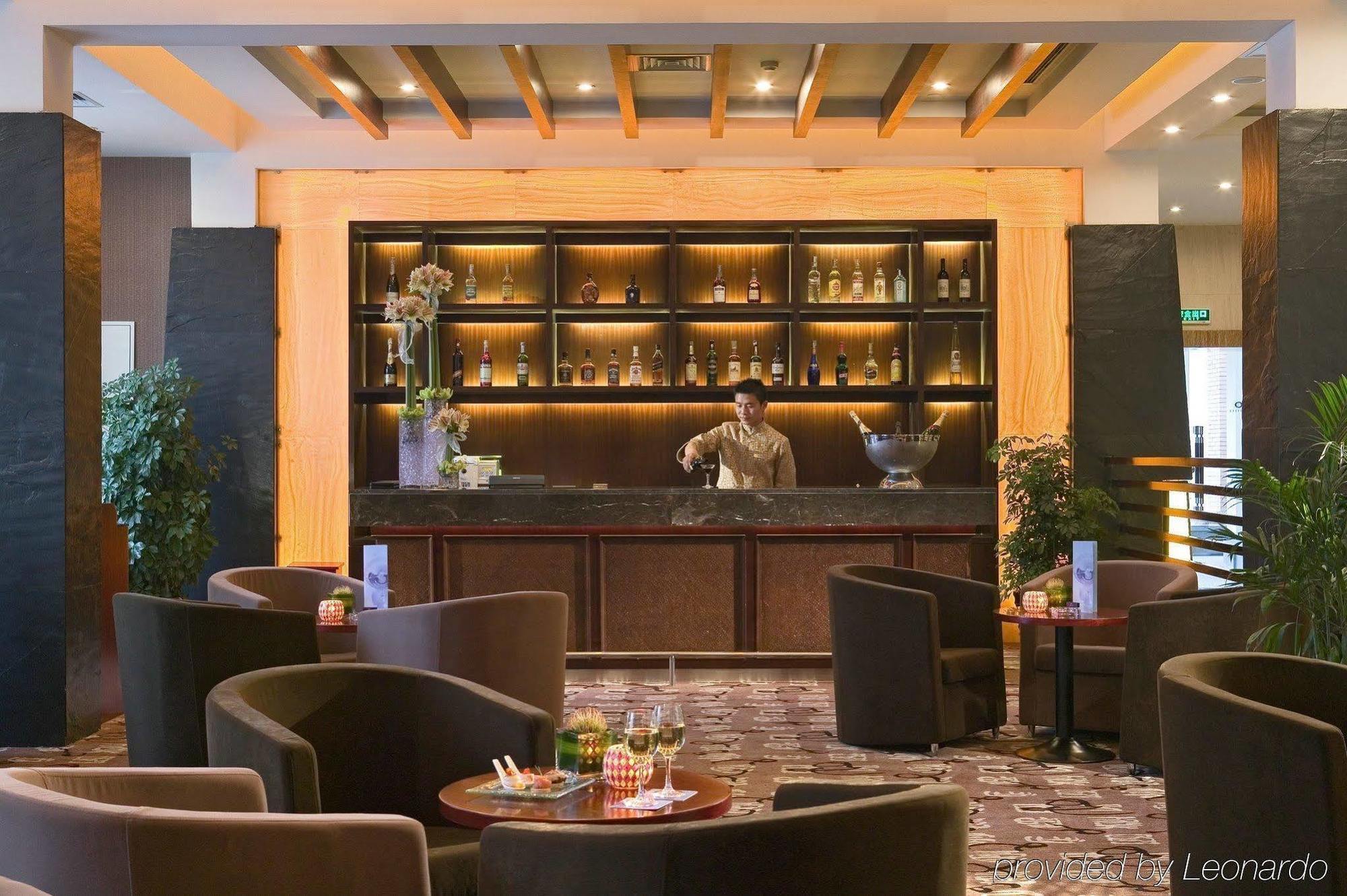 Crowne Plaza Hangzhou Xanadu Resort المطعم الصورة